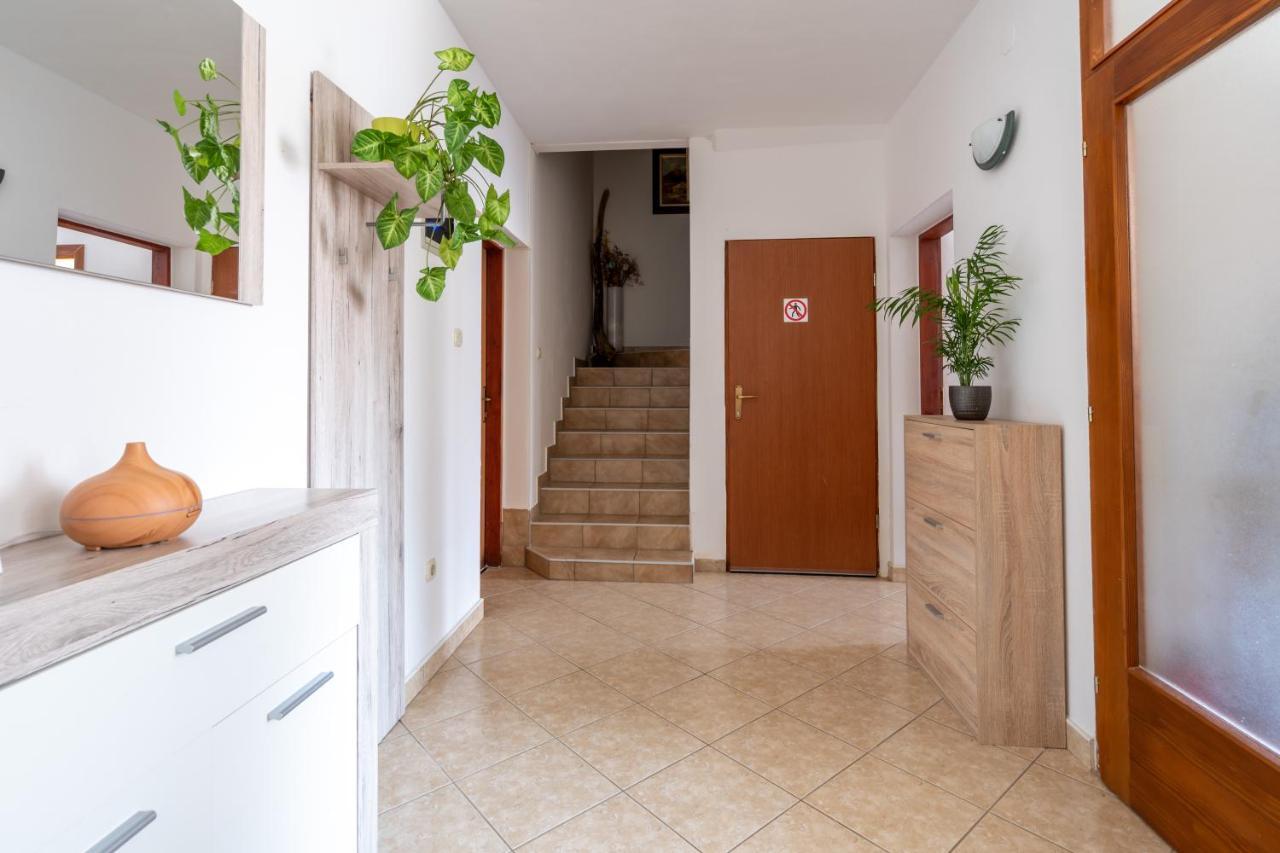Alto 1 Studio Apartment Ровінь Екстер'єр фото