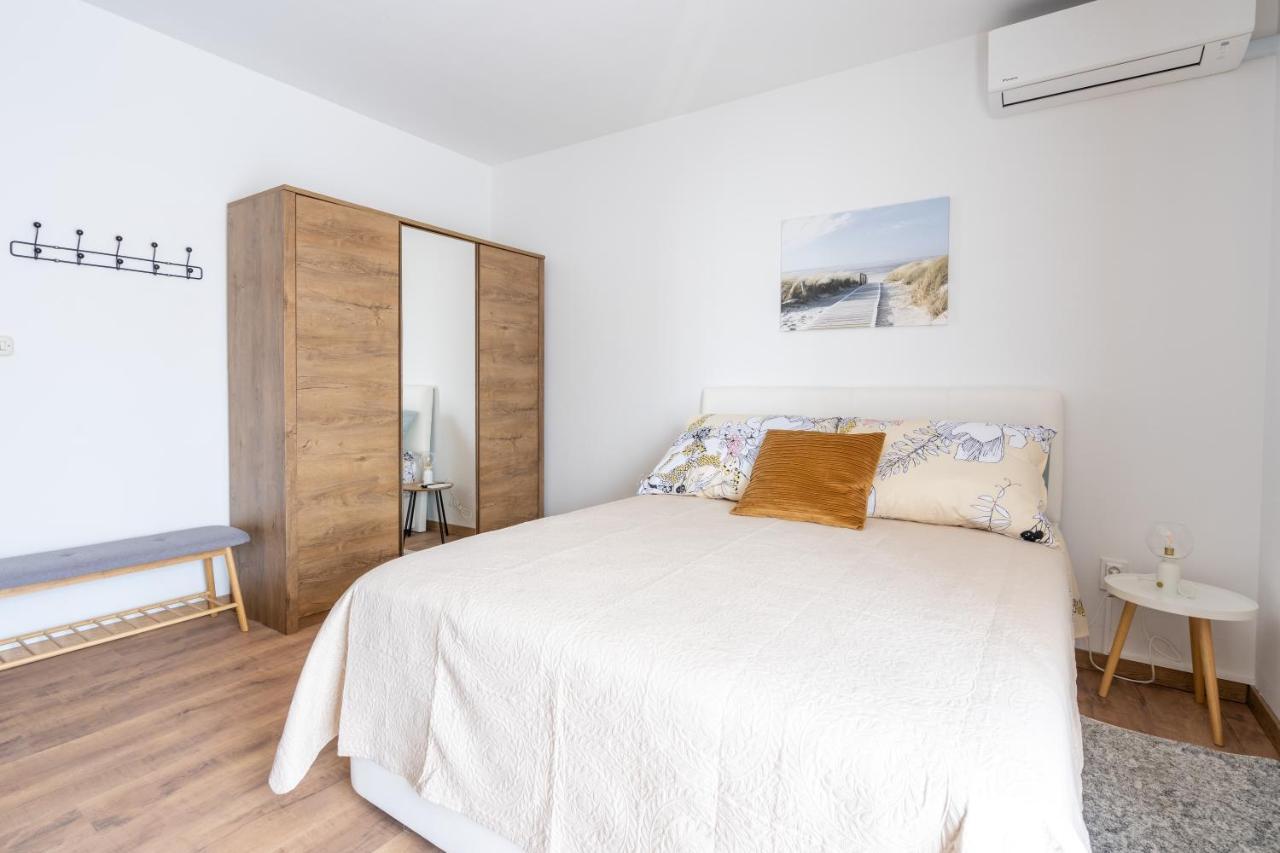 Alto 1 Studio Apartment Ровінь Екстер'єр фото