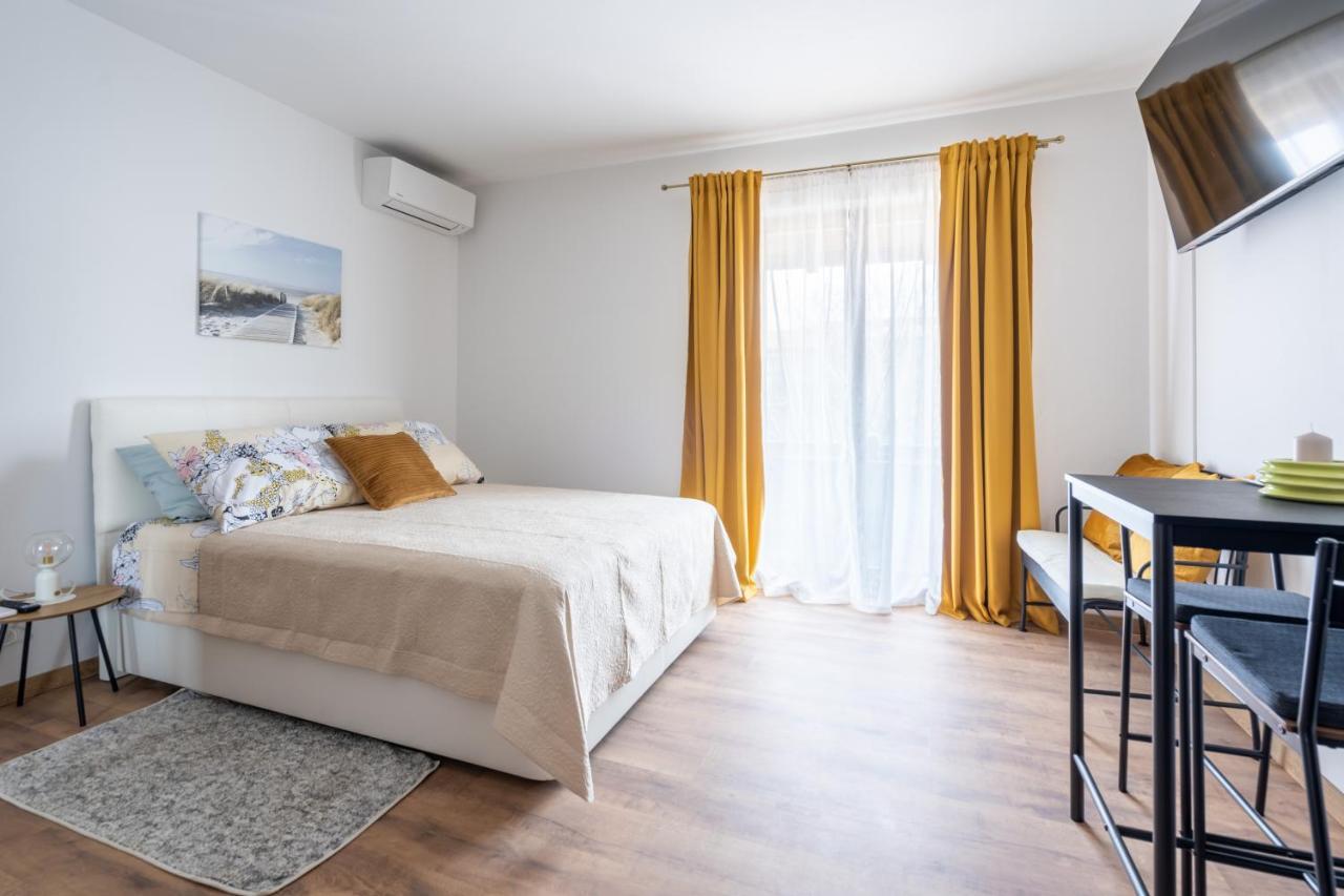 Alto 1 Studio Apartment Ровінь Екстер'єр фото