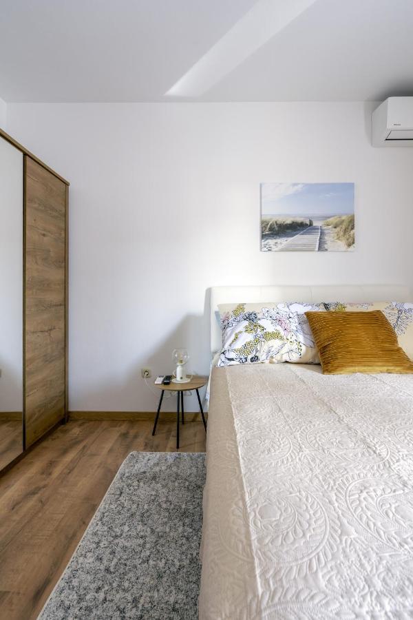 Alto 1 Studio Apartment Ровінь Екстер'єр фото